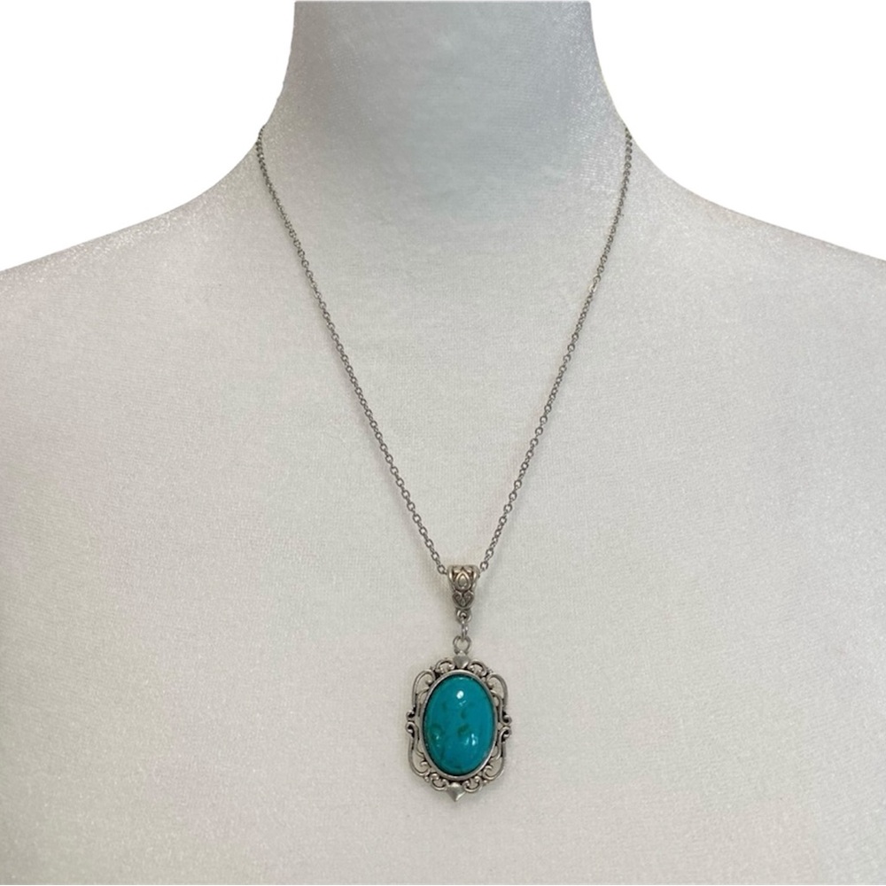 Silver Tone Oval Framed Western Turquoise Necklace